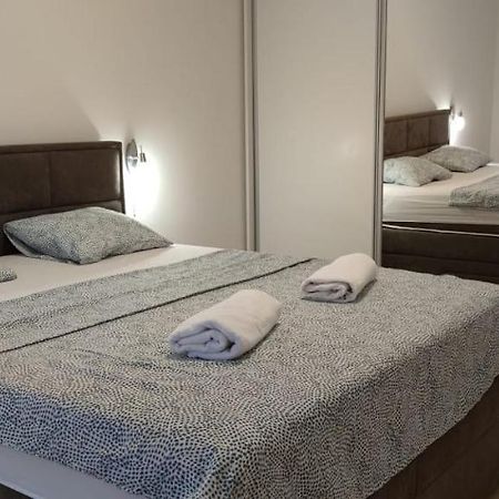 Apartman R&R,3 Room Apartman In The Center シベニク エクステリア 写真