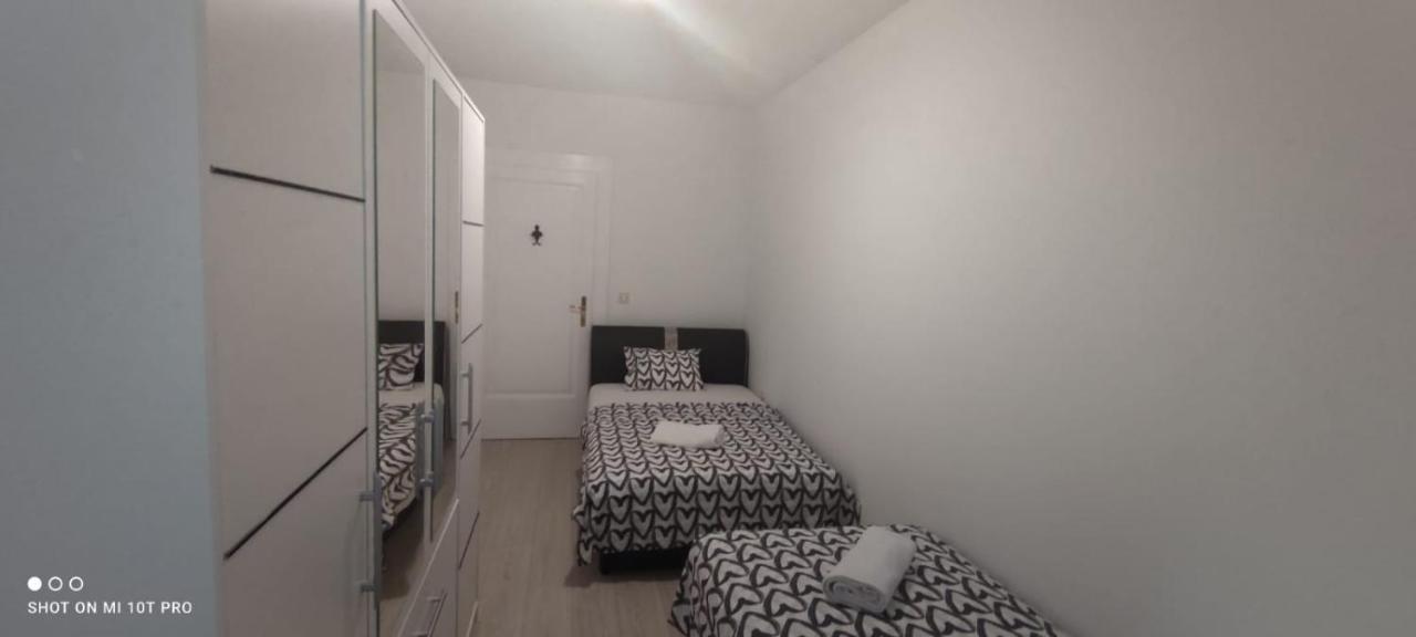 Apartman R&R,3 Room Apartman In The Center シベニク エクステリア 写真